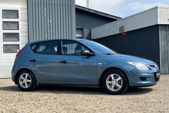 Blå Hyundai i30 fra 2007