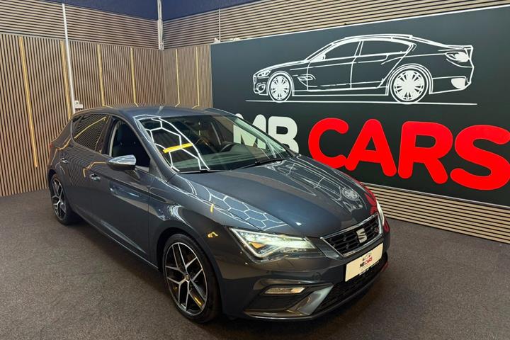 Grå Seat Leon fra 2019 set udefra