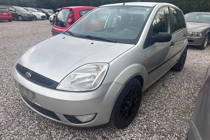 undefined Ford Fiesta fra 2004 set udefra