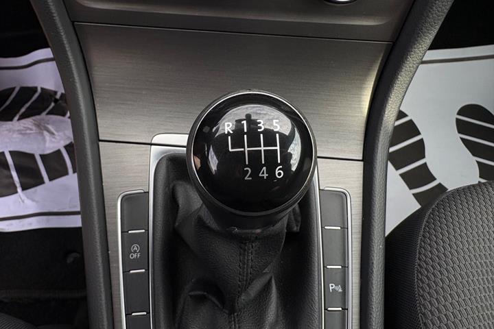 Grøn VW Golf VII fra 2014