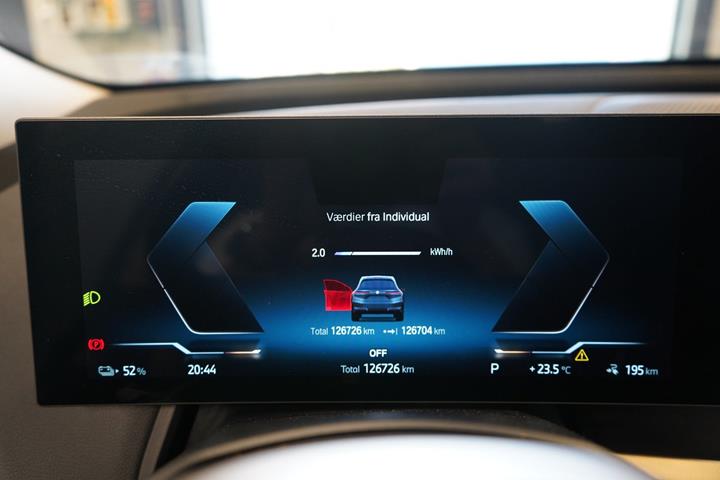 Blå BMW iX fra 2022