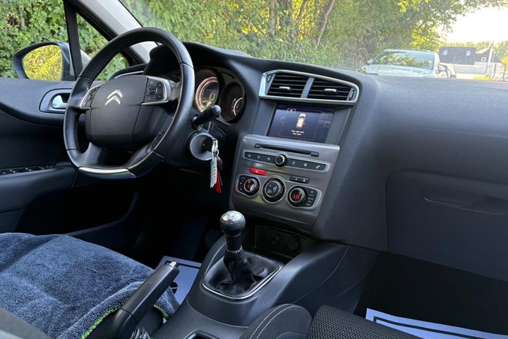 Grøn Citroën C4 fra 2017