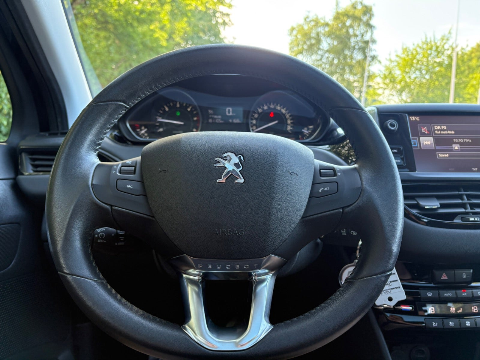 Grøn Peugeot 208 fra 2016