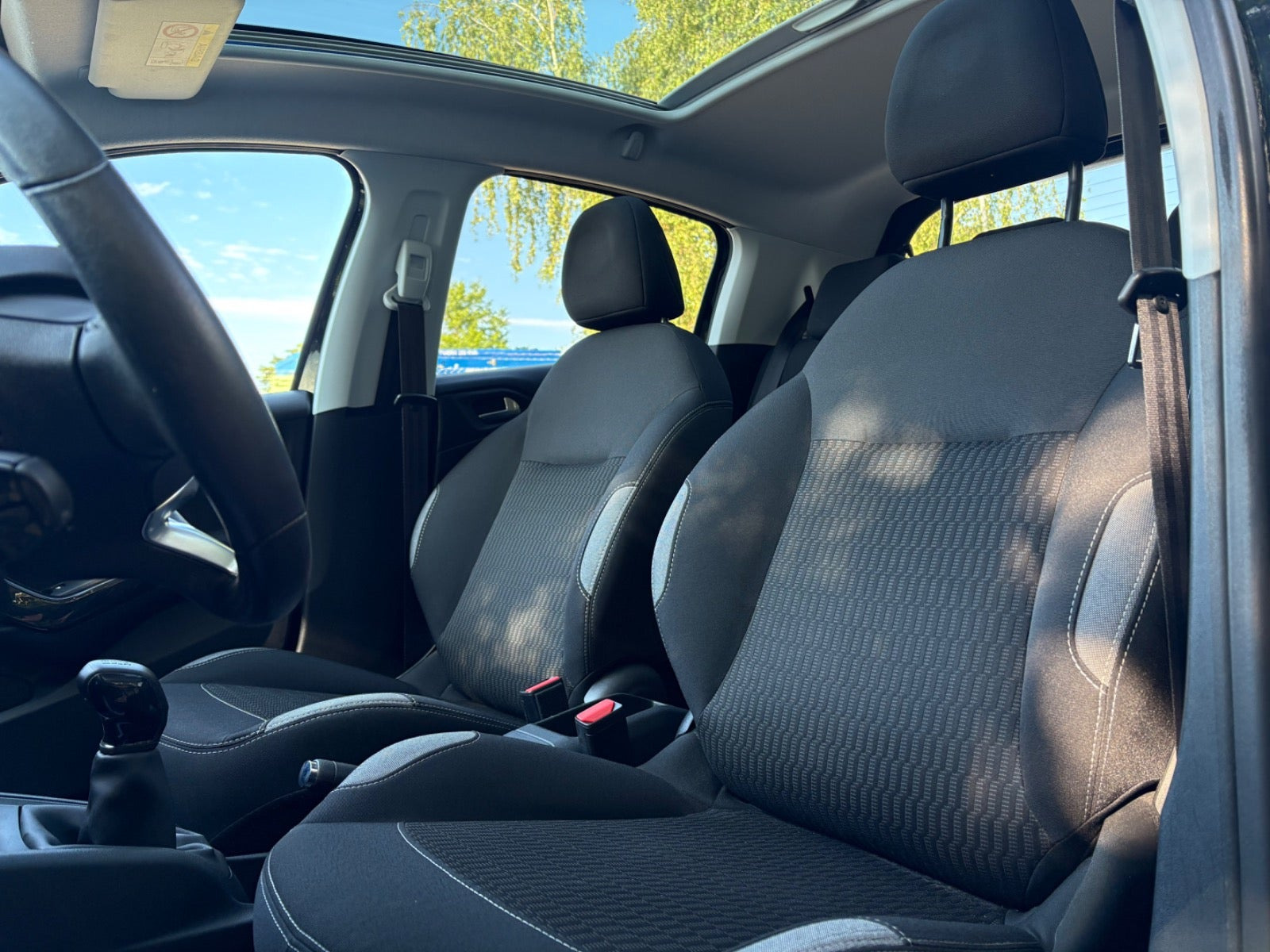 Grøn Peugeot 208 fra 2016