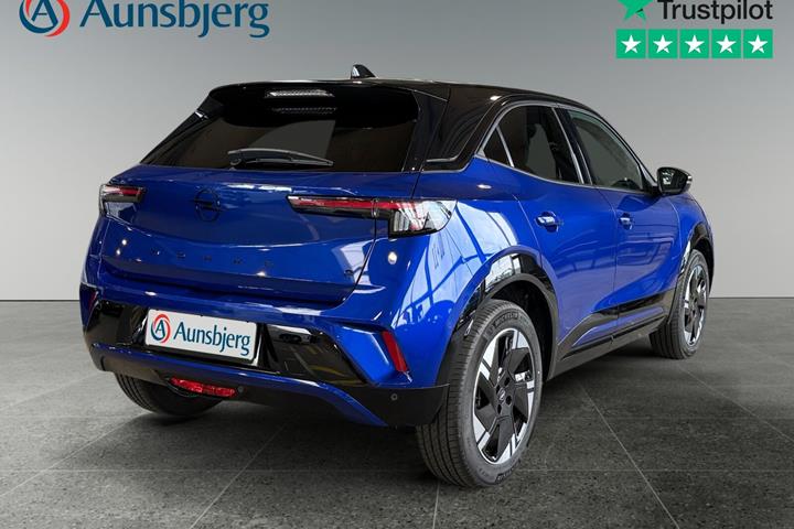 Blå Opel Mokka-e fra 2025