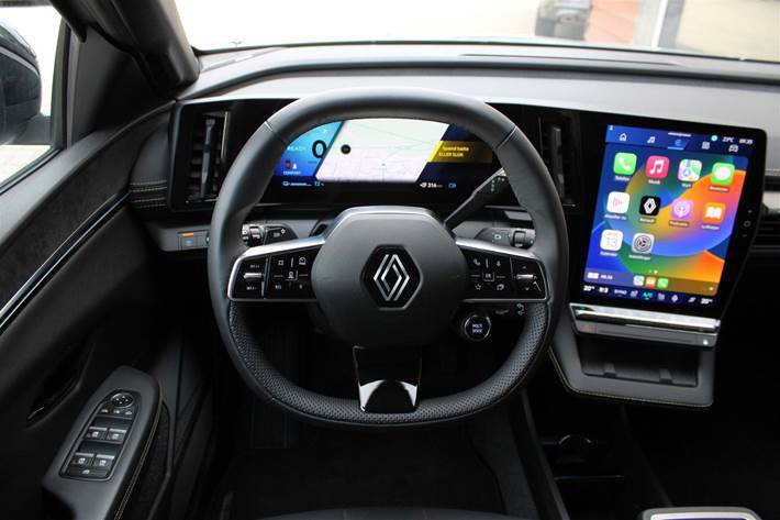 Grå Renault Megane E-Tech fra 2024