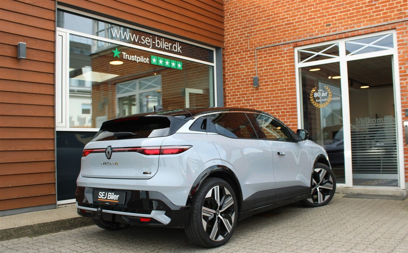 Grå Renault Megane E-Tech fra 2024
