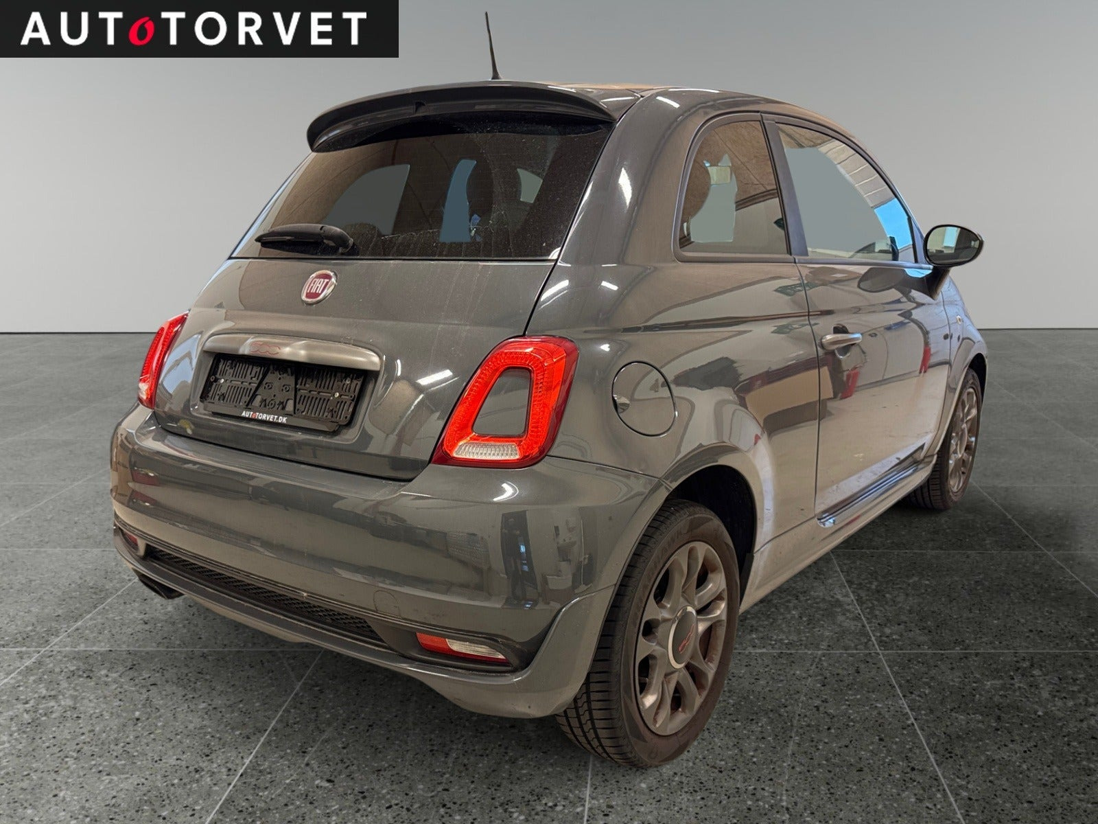 Grå Fiat 500 fra 2017