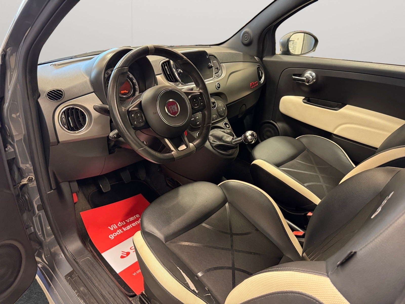 Grå Fiat 500 fra 2017