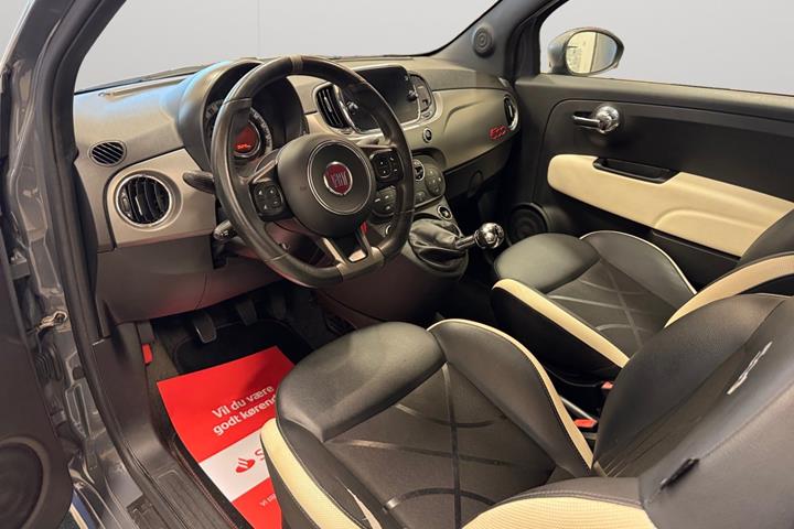 Grå Fiat 500 fra 2017