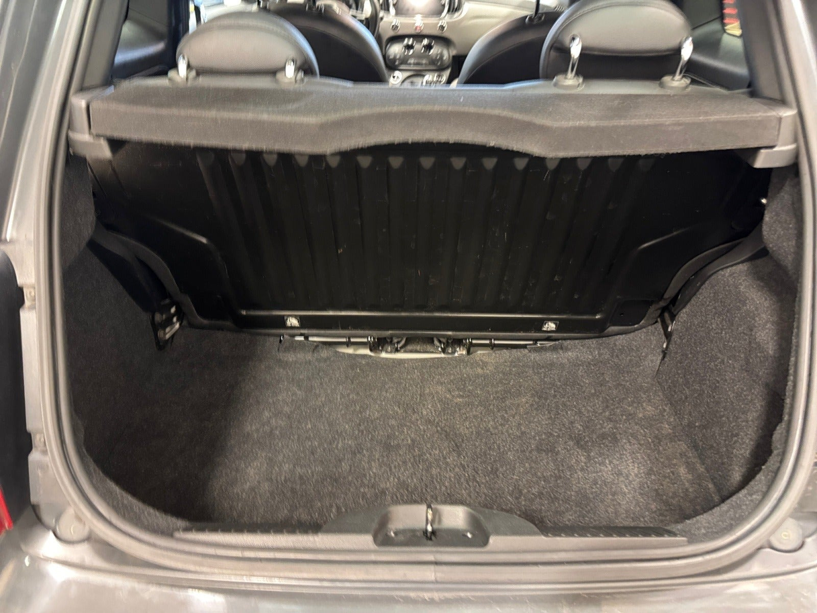 Grå Fiat 500 fra 2017