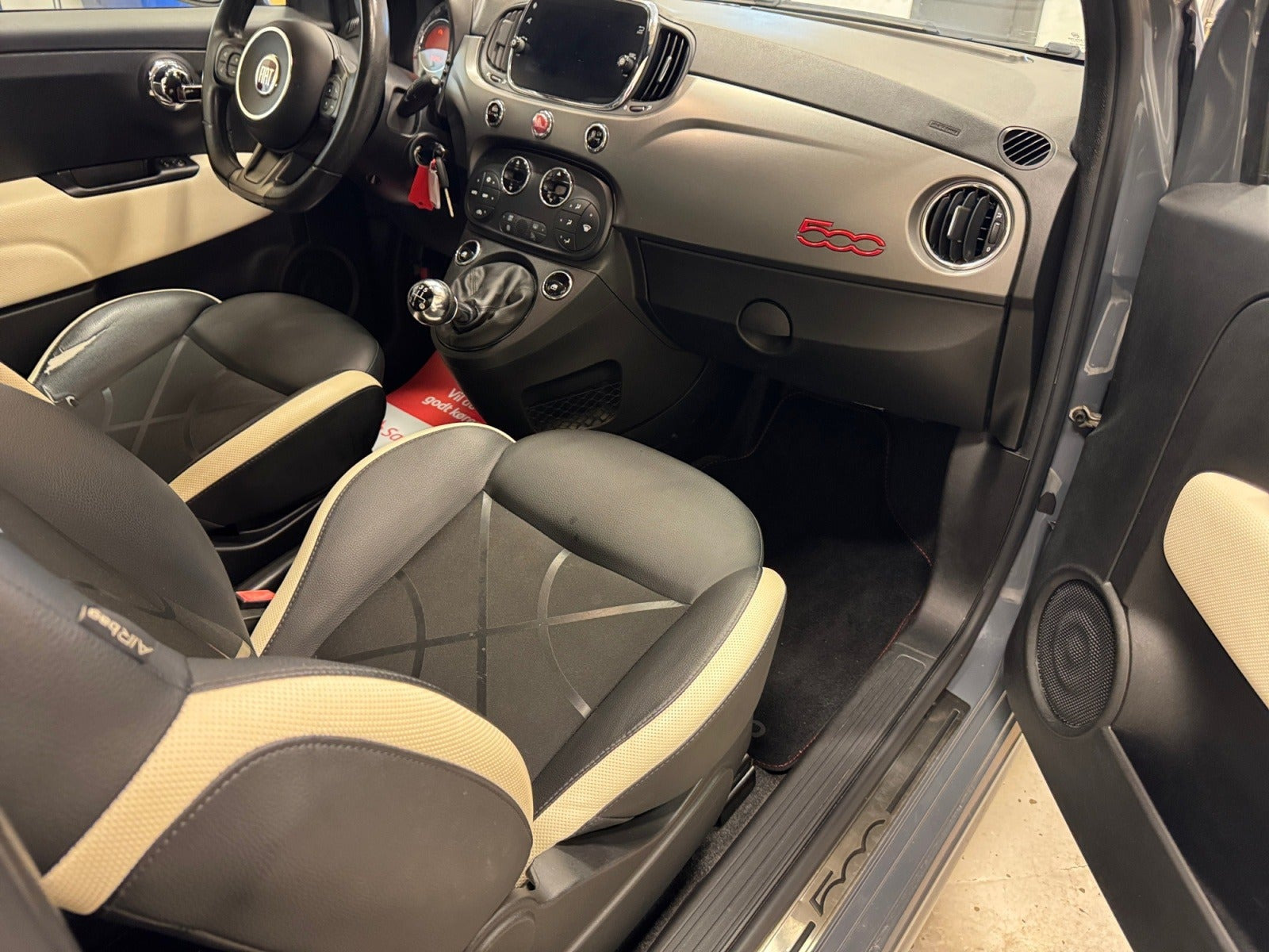 Grå Fiat 500 fra 2017