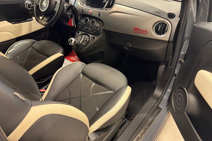 Grå Fiat 500 fra 2017