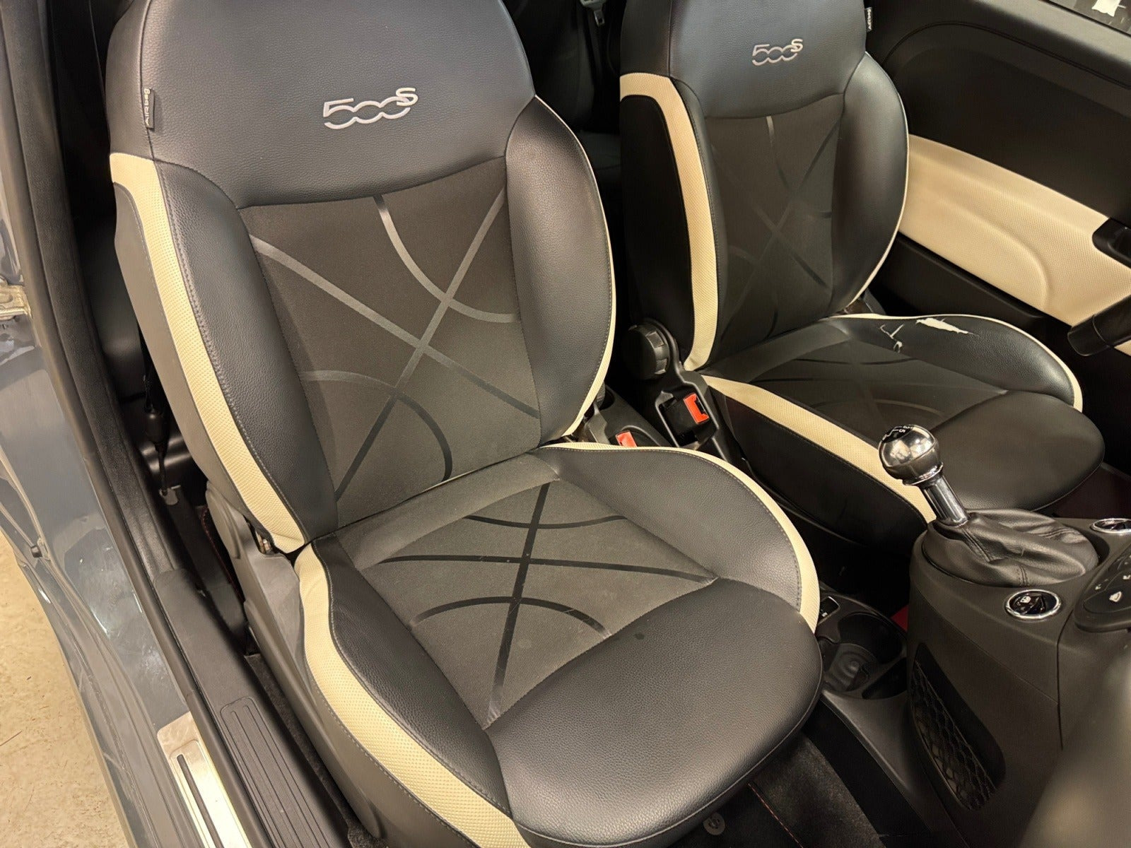 Grå Fiat 500 fra 2017