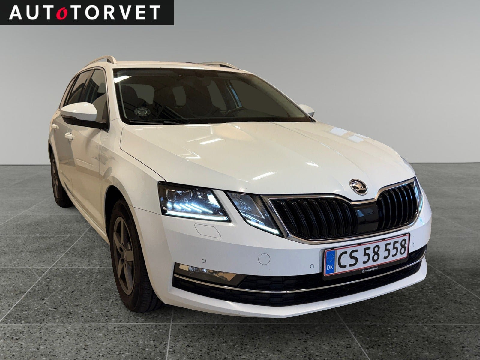 Hvid Skoda Octavia fra 2017