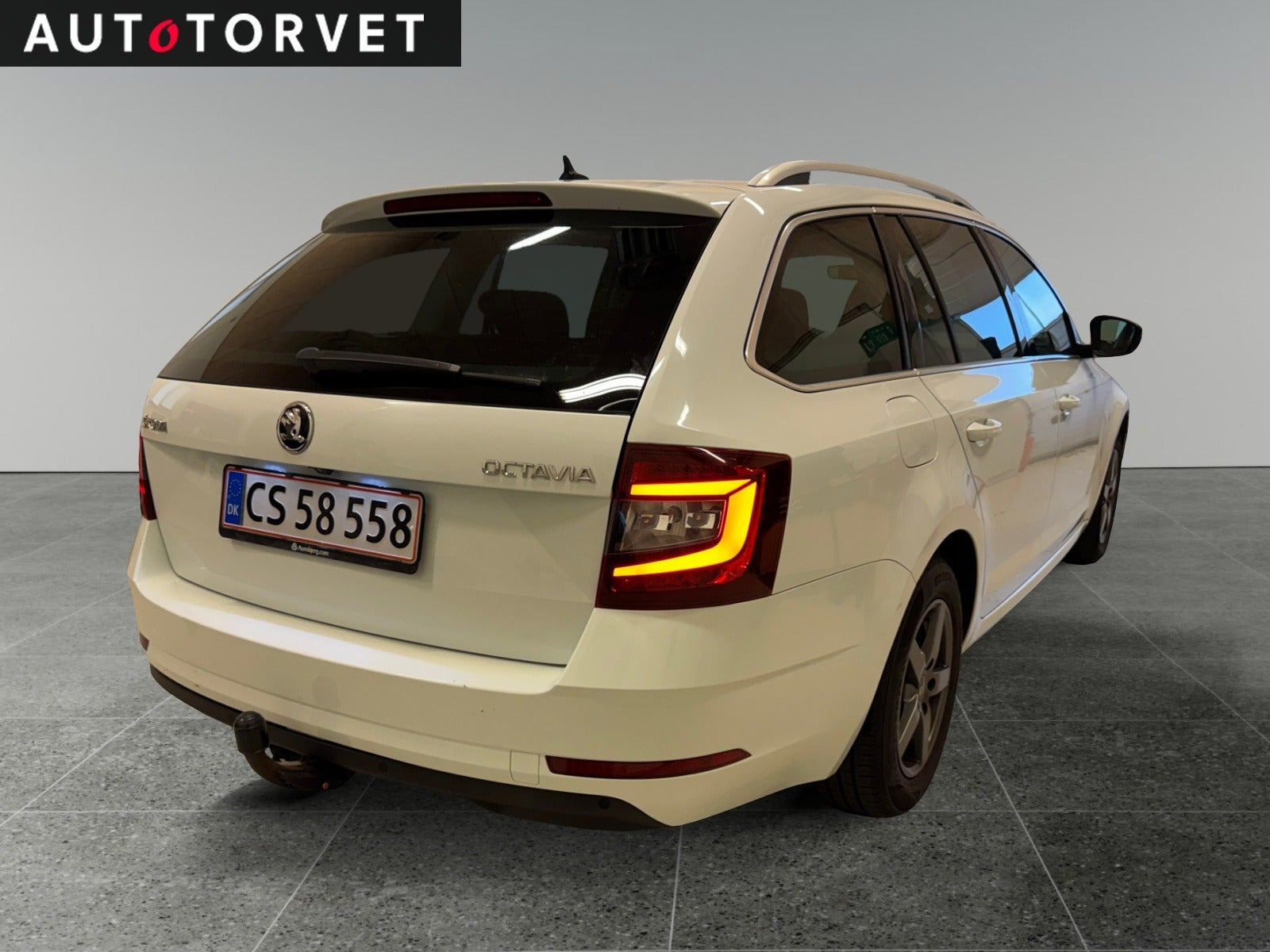 Hvid Skoda Octavia fra 2017