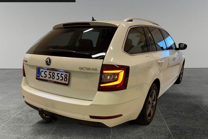 Hvid Skoda Octavia fra 2017
