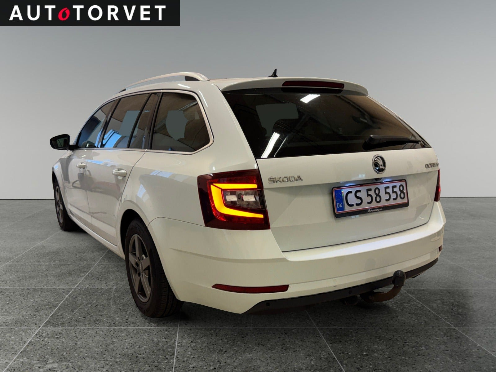 Hvid Skoda Octavia fra 2017