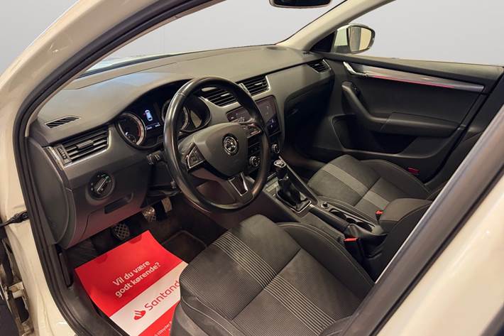 Hvid Skoda Octavia fra 2017