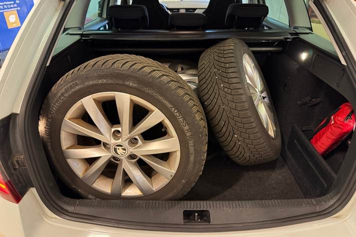 Hvid Skoda Octavia fra 2017