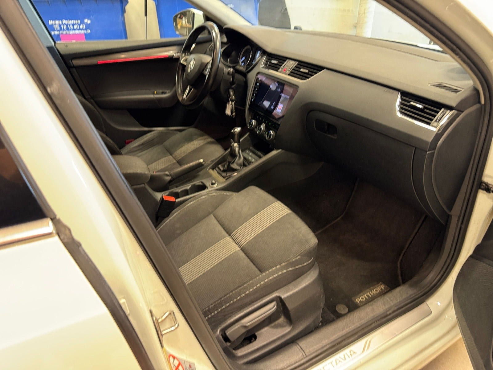 Hvid Skoda Octavia fra 2017