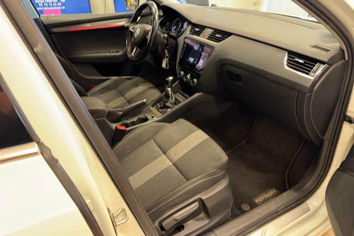 Hvid Skoda Octavia fra 2017