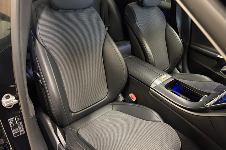 Sort Mercedes C300 e fra 2022