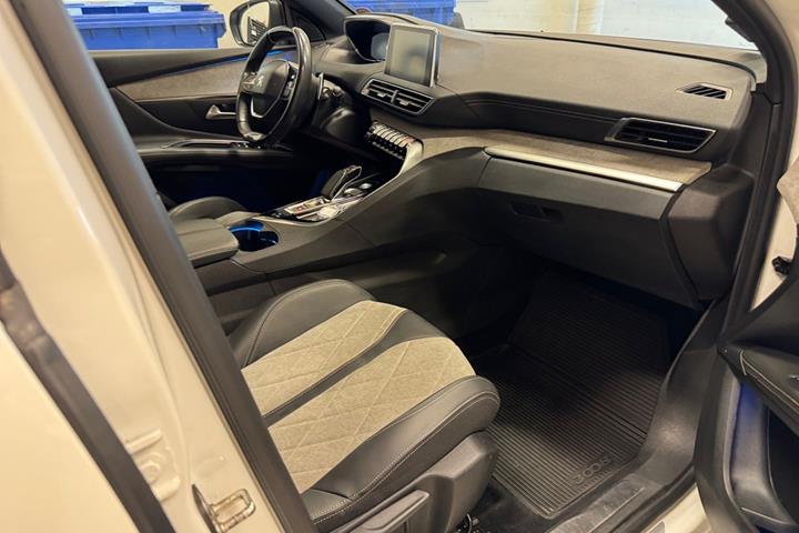 Hvid Peugeot 3008 fra 2020