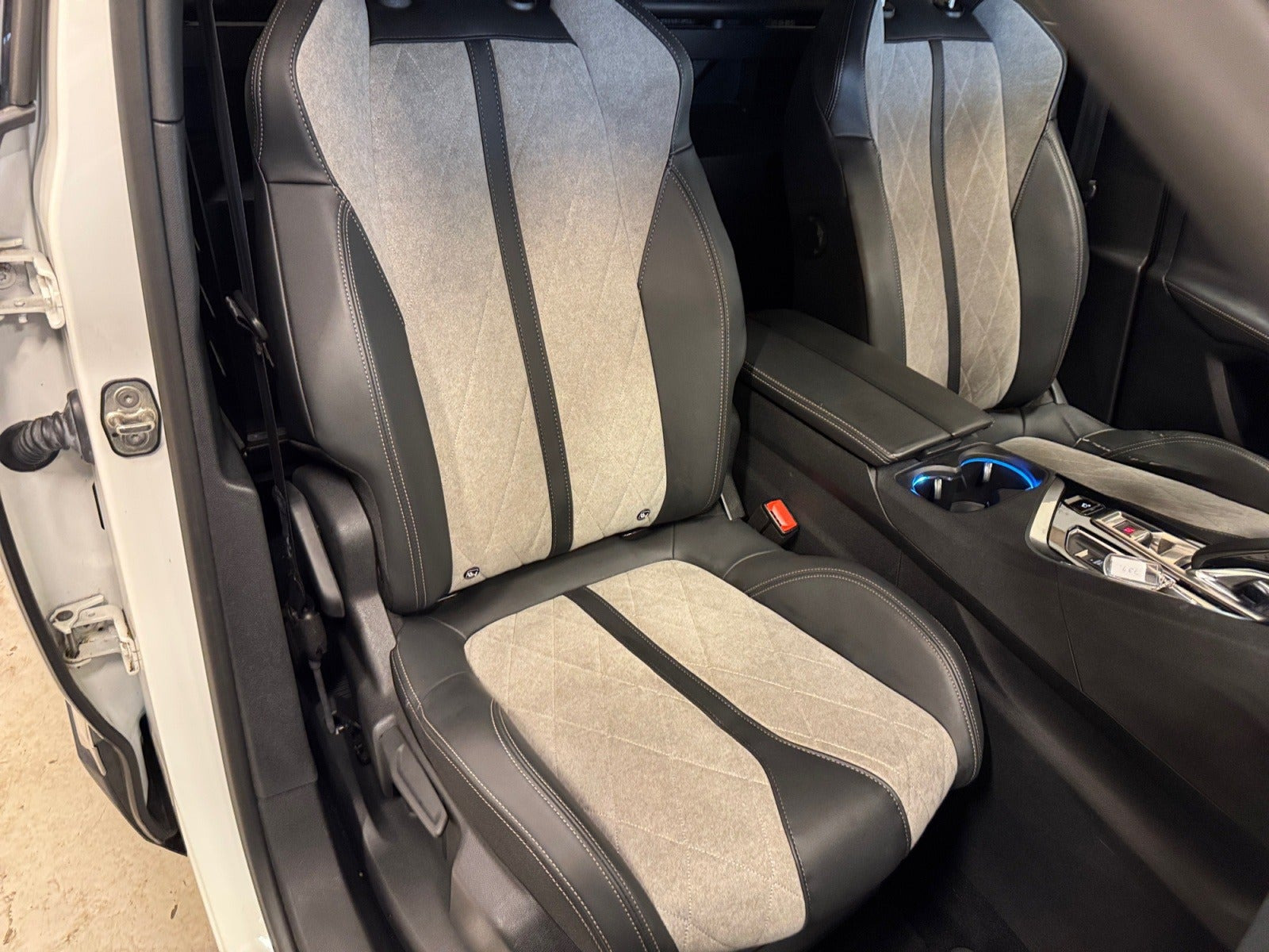 Hvid Peugeot 3008 fra 2020