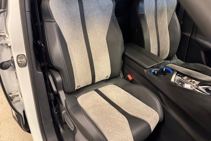 Hvid Peugeot 3008 fra 2020