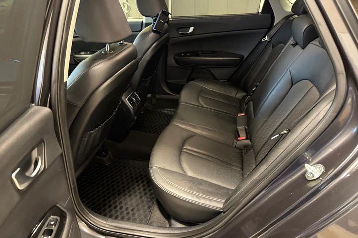 Grå Kia Optima fra 2019