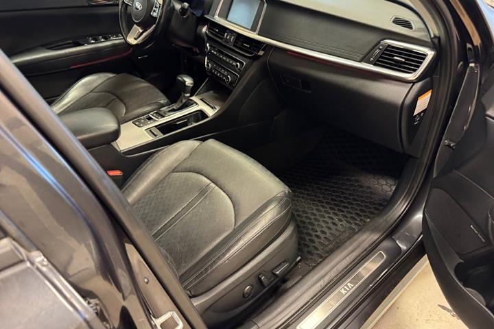 Grå Kia Optima fra 2019