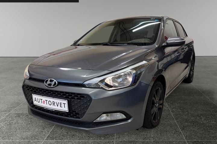 Grå Hyundai i20 fra 2015 set udefra