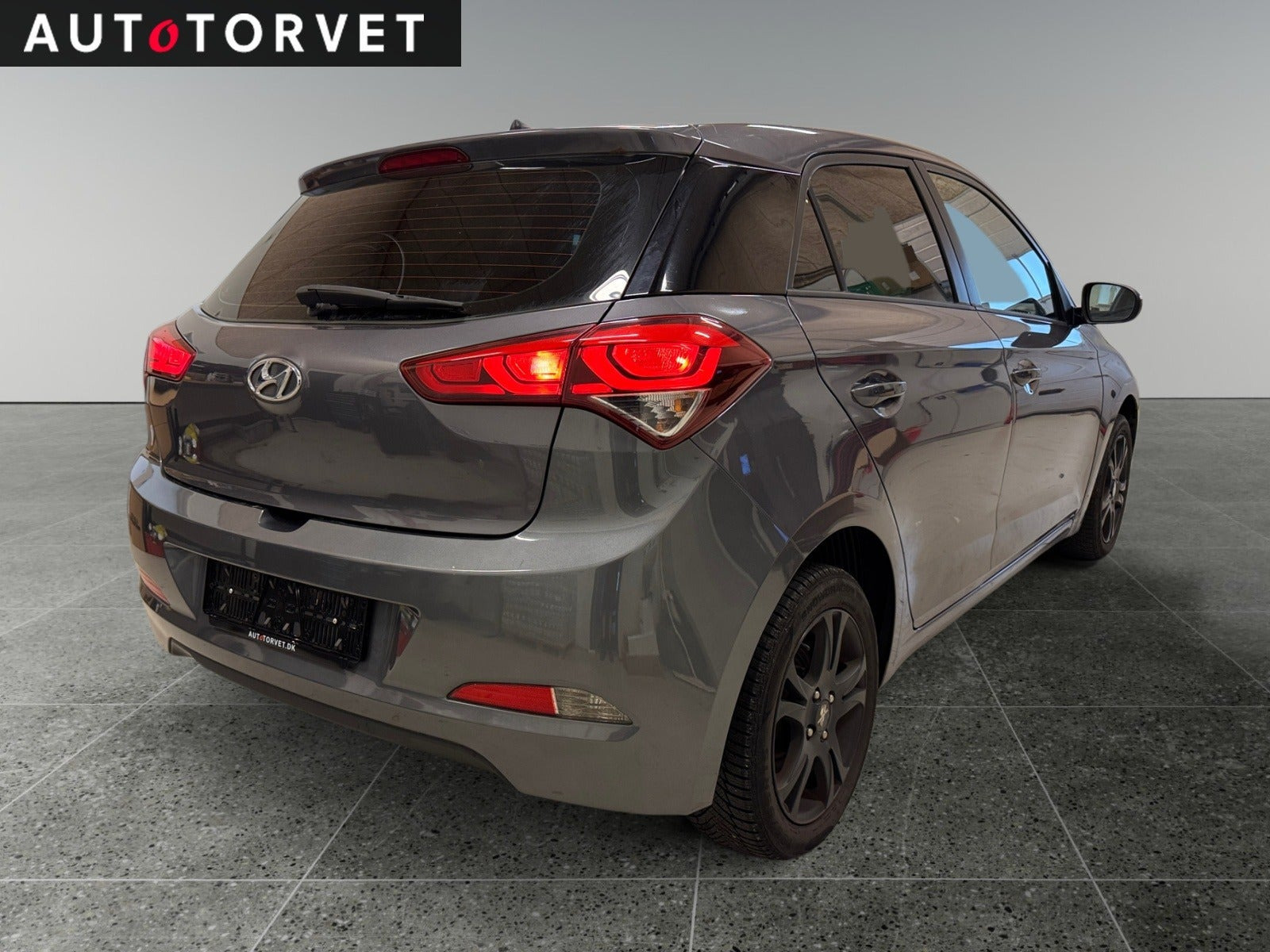 Grå Hyundai i20 fra 2015