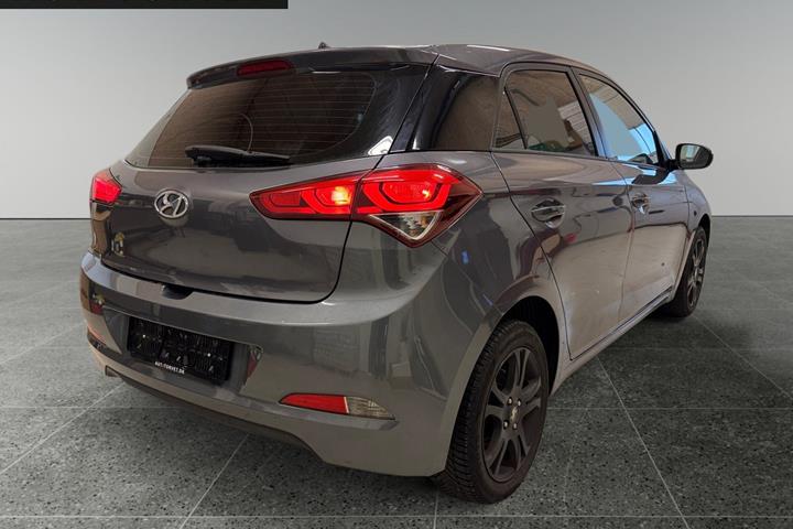 Grå Hyundai i20 fra 2015