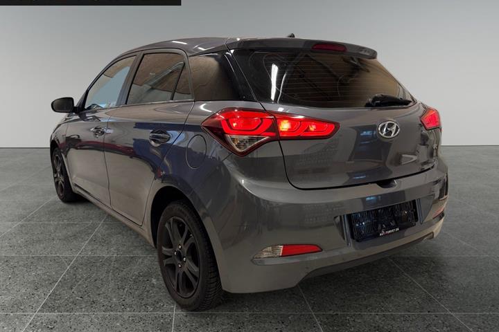 Grå Hyundai i20 fra 2015