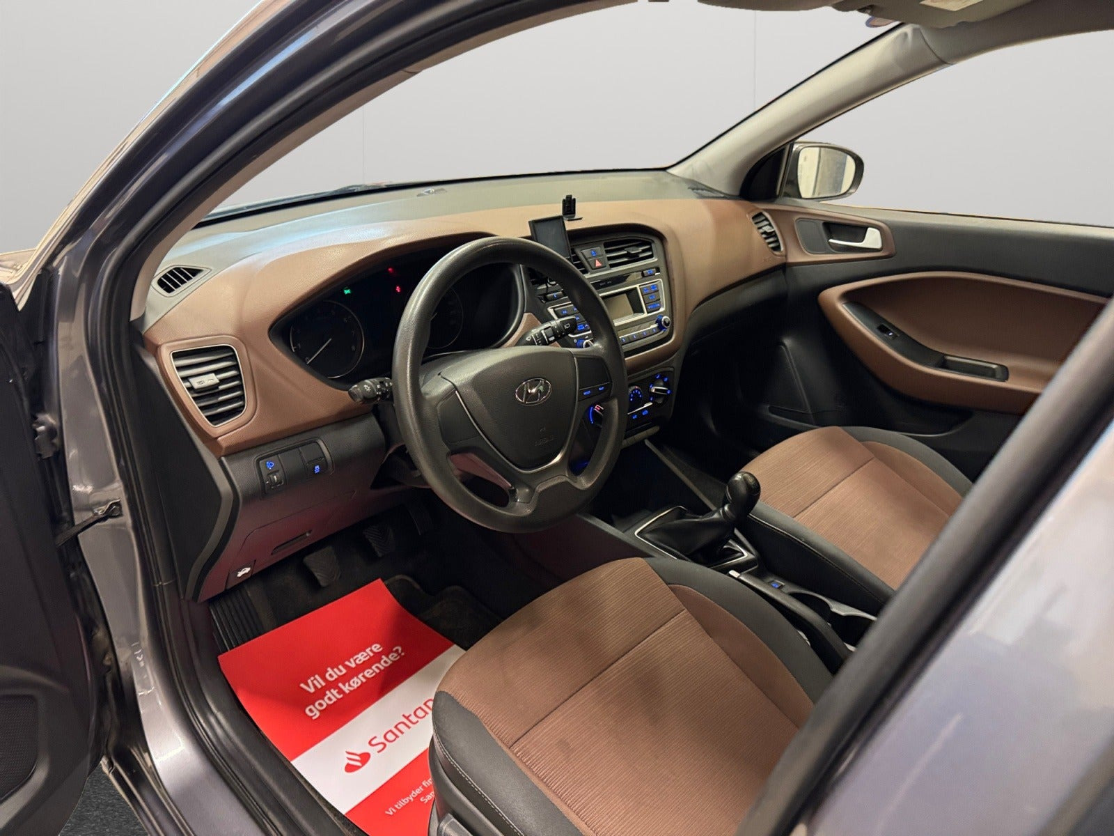 Grå Hyundai i20 fra 2015