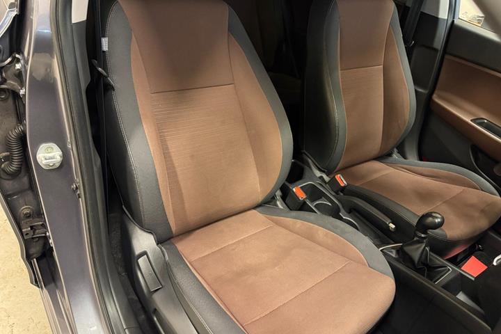 Grå Hyundai i20 fra 2015