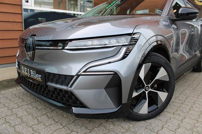 Grå Renault Megane E-Tech fra 2023