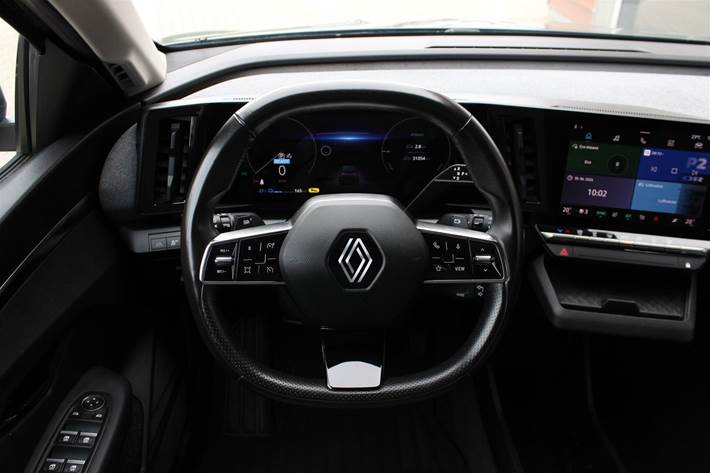 Grå Renault Megane E-Tech fra 2023