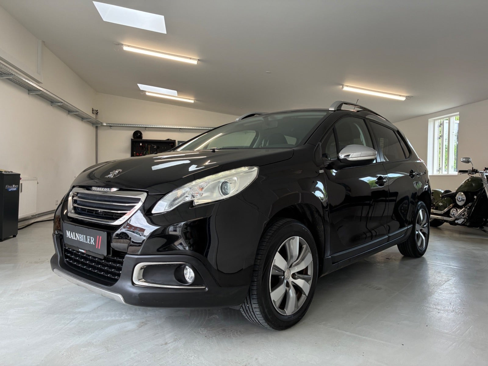 Sort Peugeot 2008 fra 2016