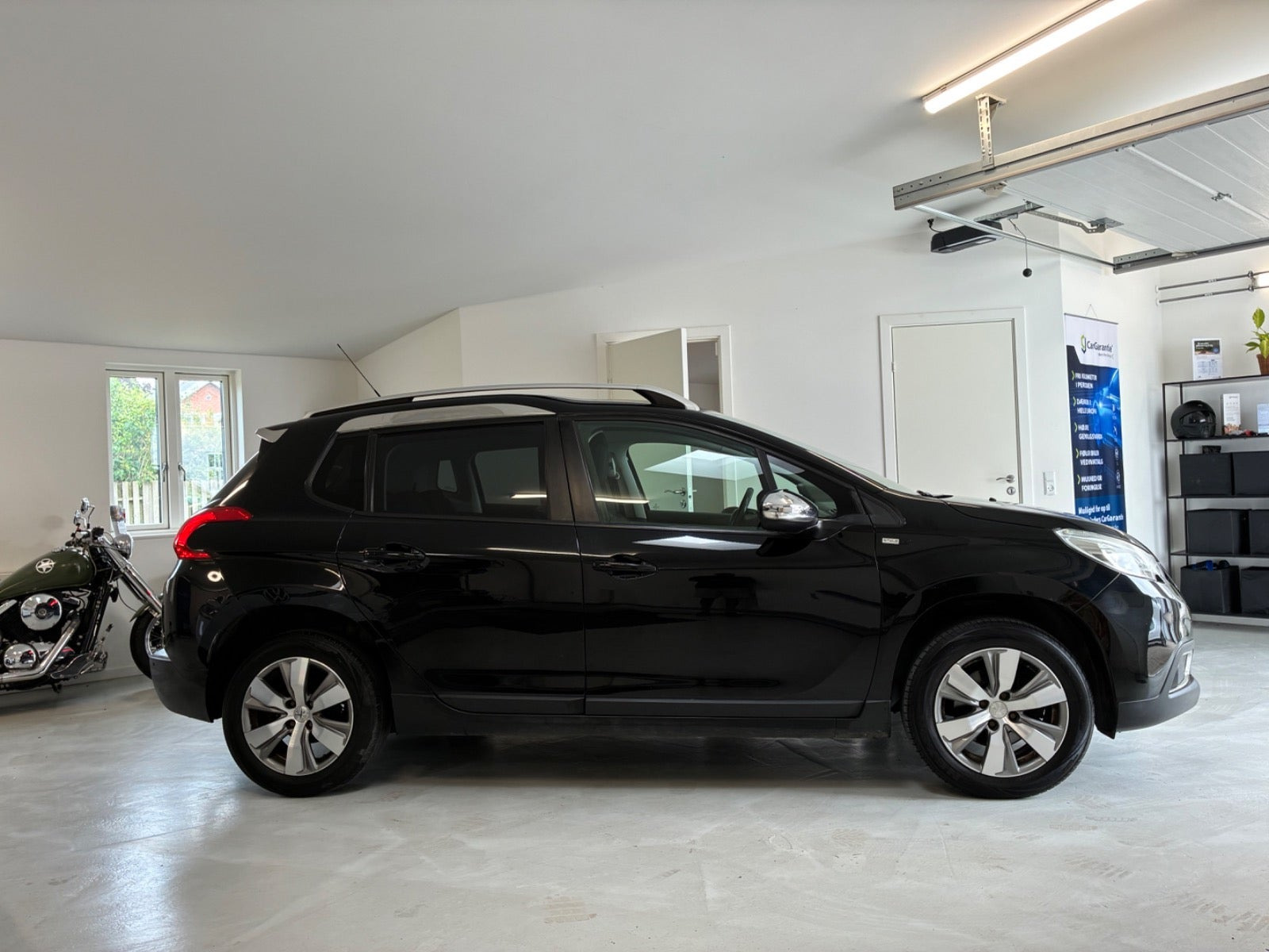 Sort Peugeot 2008 fra 2016