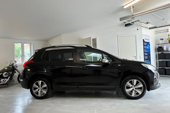 Sort Peugeot 2008 fra 2016