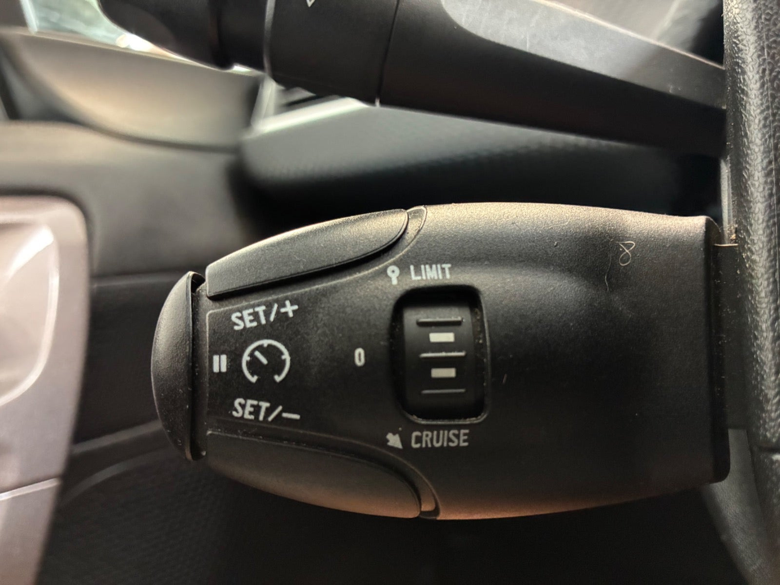 Sort Peugeot 2008 fra 2016