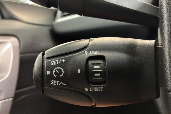 Sort Peugeot 2008 fra 2016