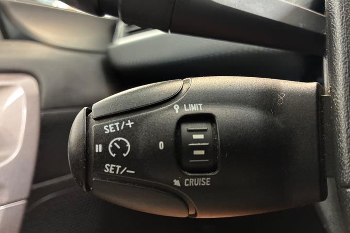 Sort Peugeot 2008 fra 2016