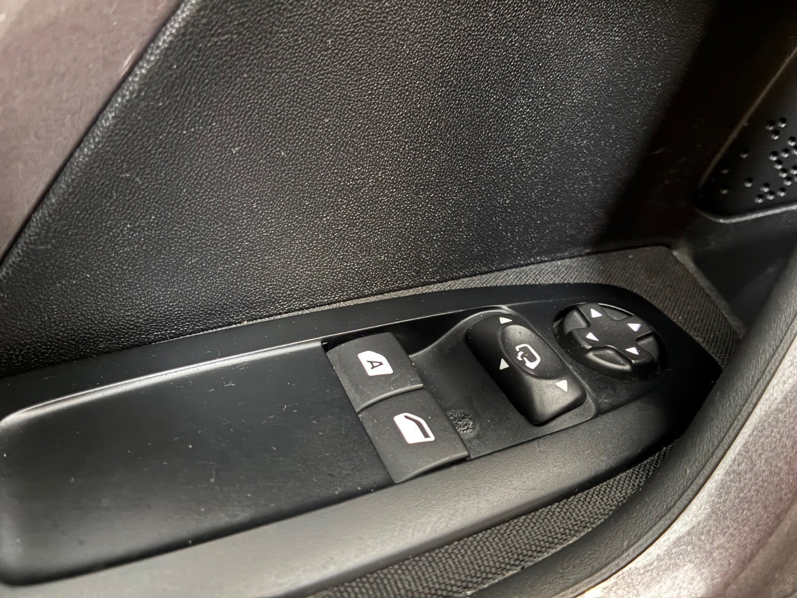 Sort Peugeot 2008 fra 2016