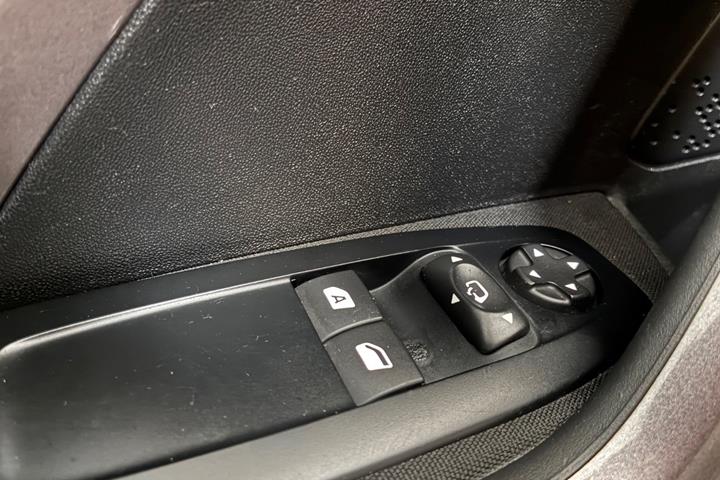 Sort Peugeot 2008 fra 2016