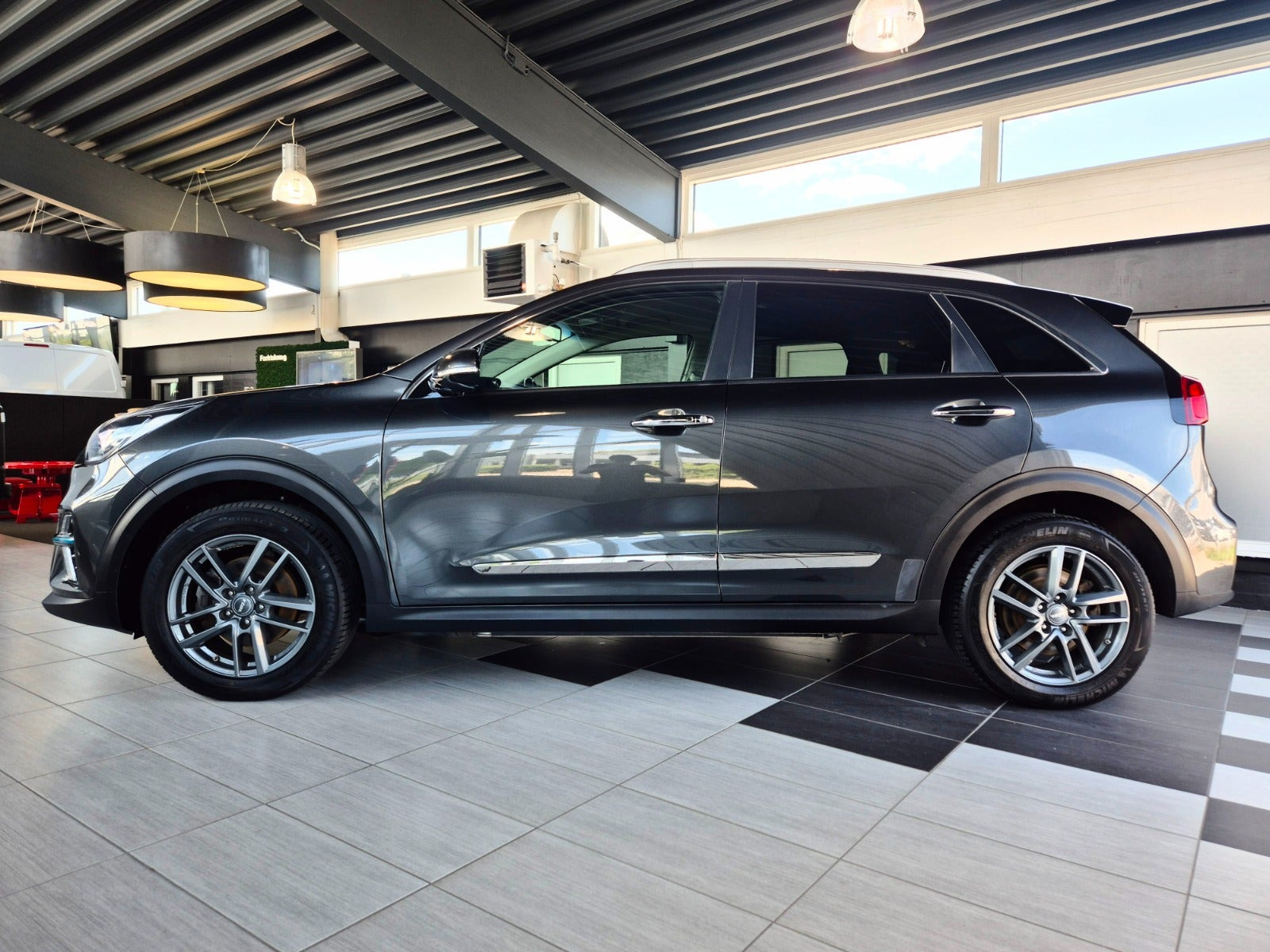 Grå Kia e-Niro fra 2021
