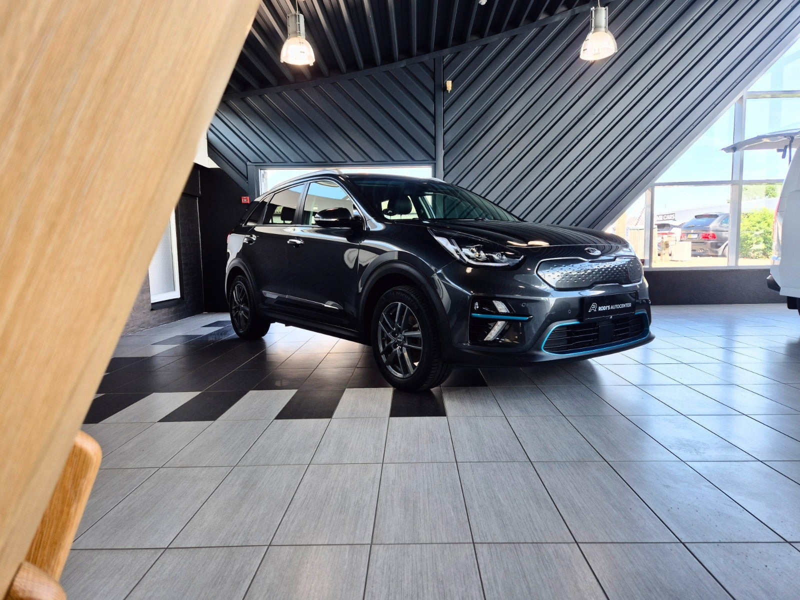 Grå Kia e-Niro fra 2021